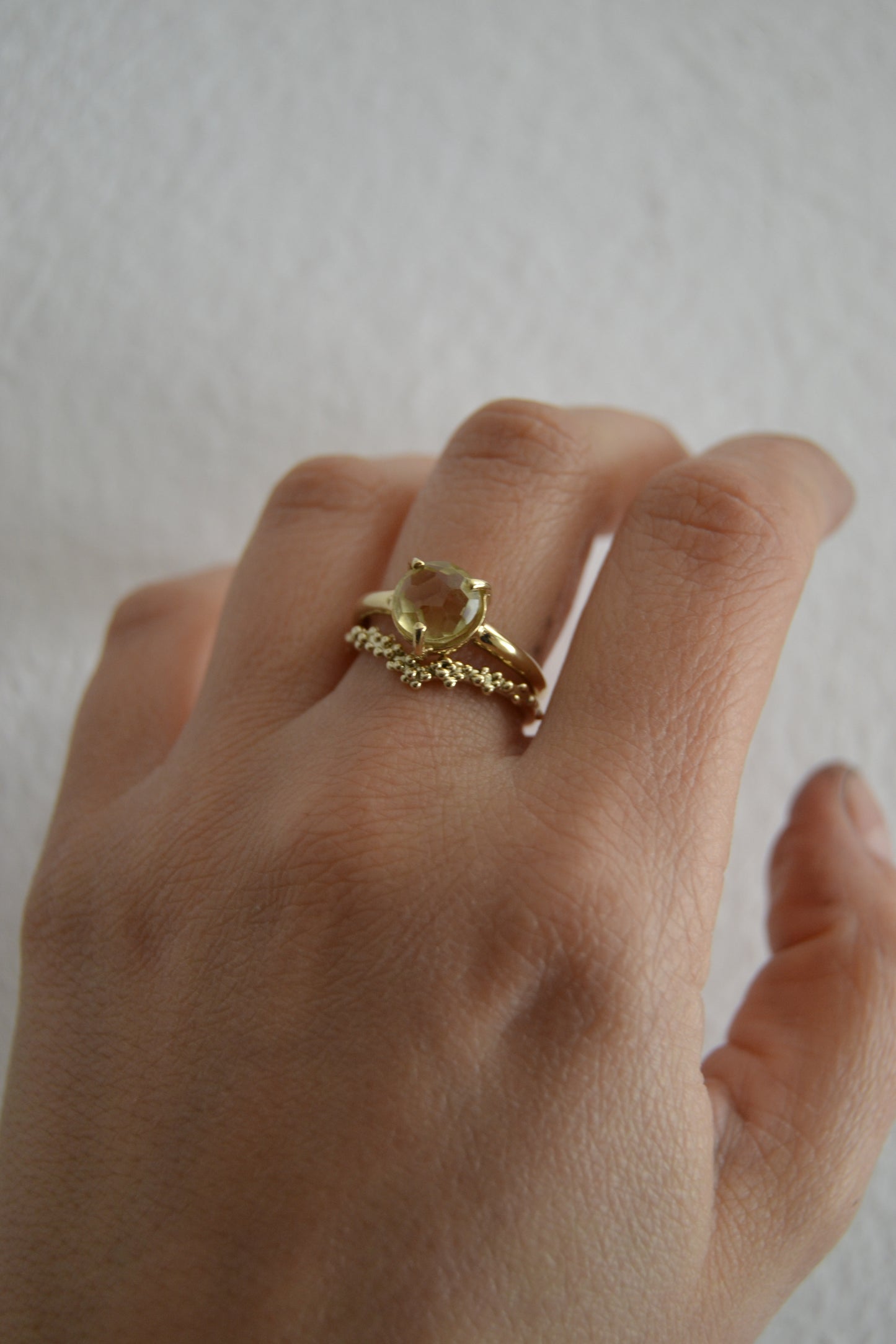 Anello Bollicine a V - Pezzo unico