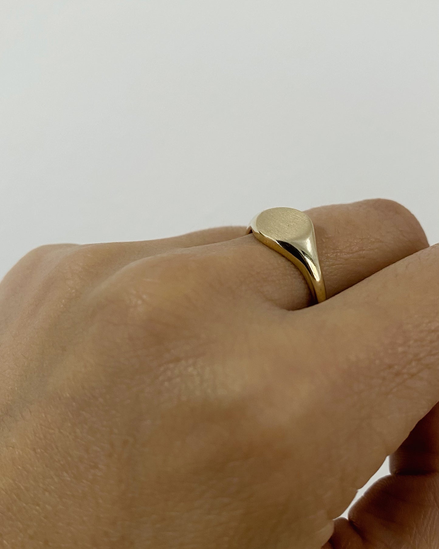 Anello chevalier in oro giallo 9 kt