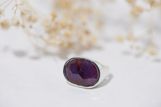 Anello con corindone irregolare