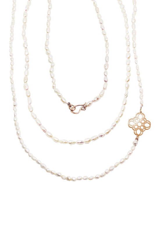 Collana lunga di perle di fiume con modulo ECCENTRICO