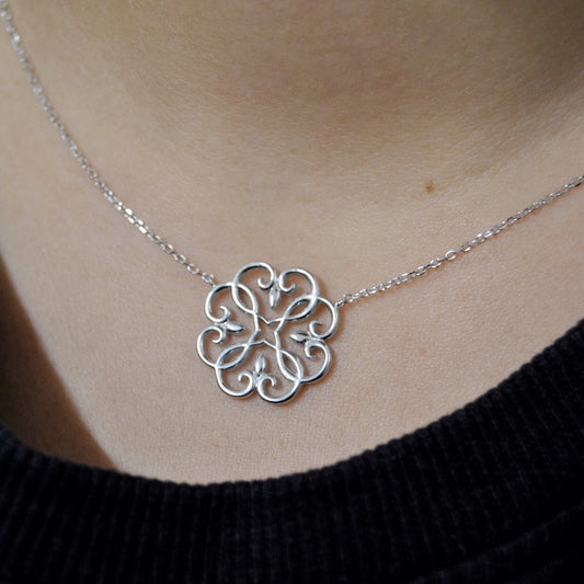 Collana corta Arabesco