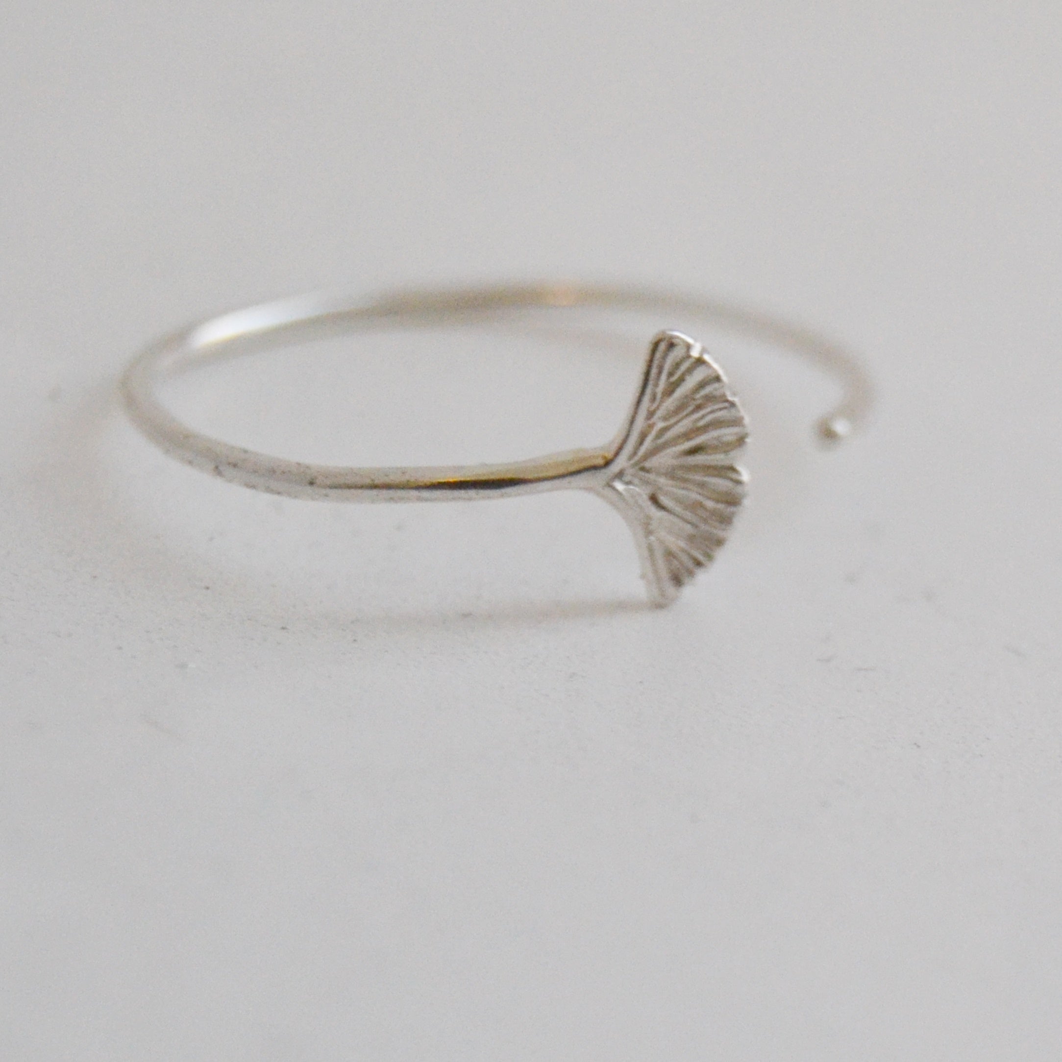 Anello sottile Ginkgo biloba